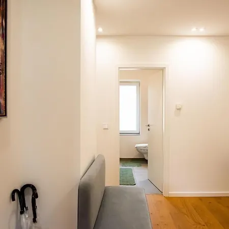 Schoene, Zentrale Fuer 4 Personen Apartment Augsburg